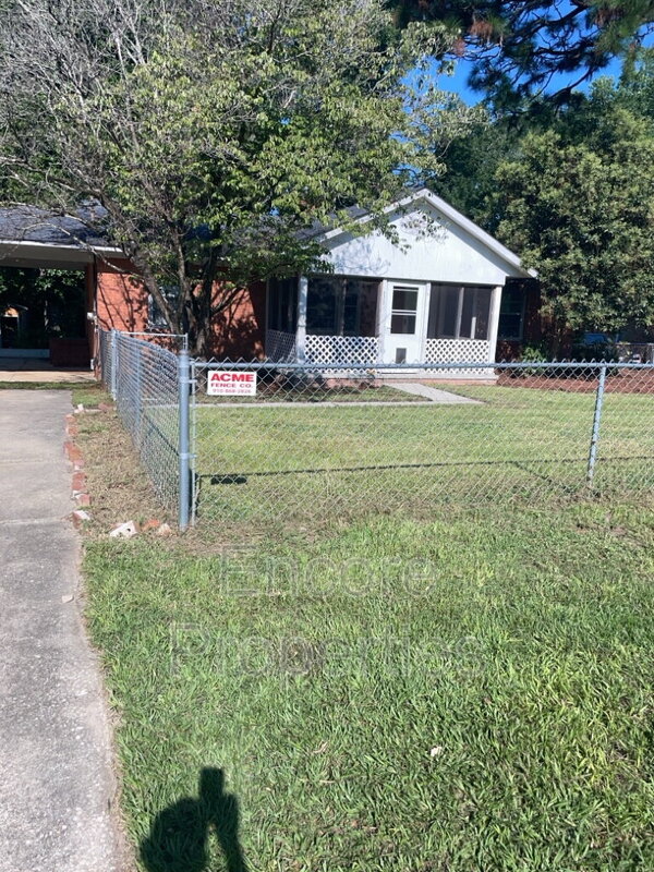 Fayetteville House: 5312 Bayleaf Drive