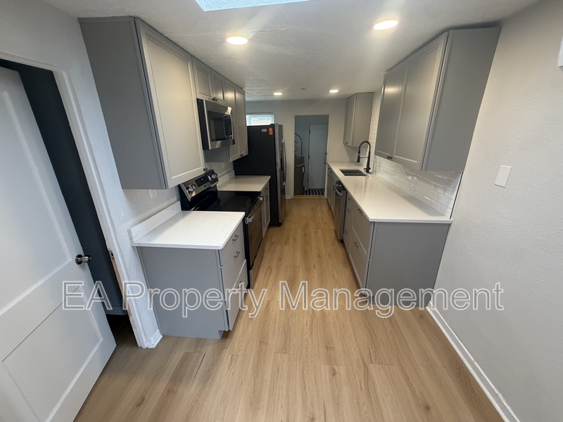 Albuquerque Condo: 704 La Poblana Rd NW