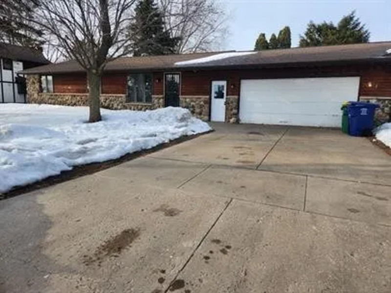 Green Bay House: 2876 Trade Winds Trail