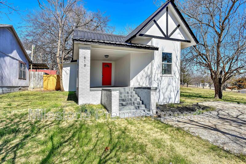 Denison House: 619 East Sears Street