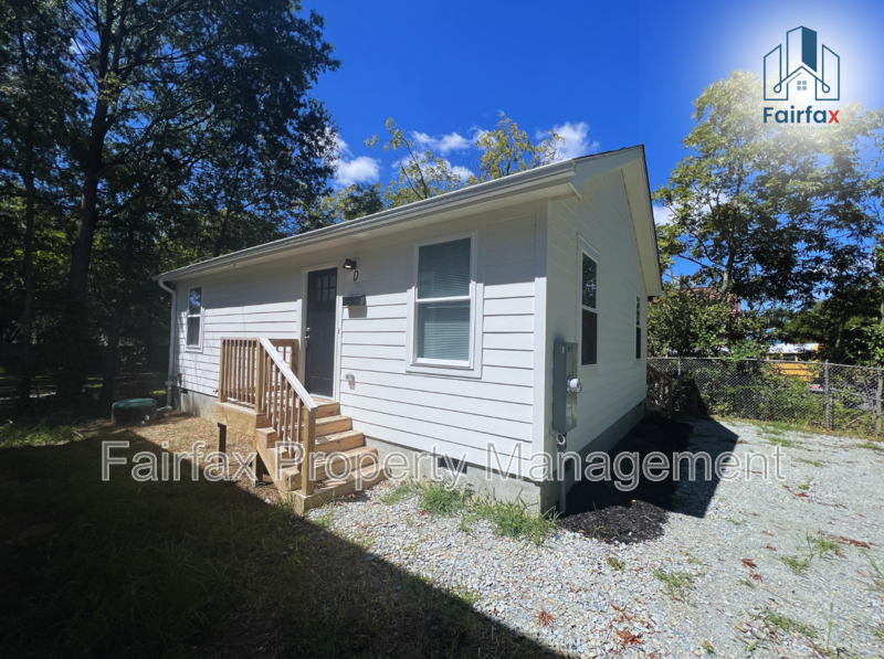 Durham House: 2109 Hart St. (CD)