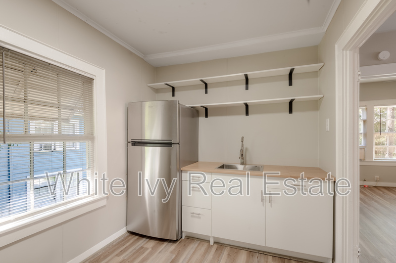 1 Bedroom Multi-Family Home – 811 Sam Houston A, Huntsville, TX