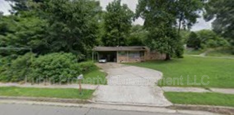 Memphis House: 2879 Overton Crossing St