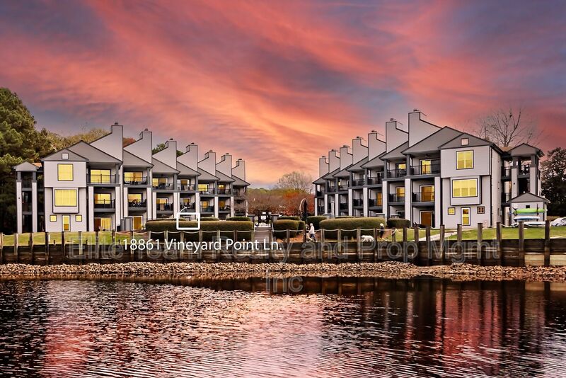 Cornelius Condo: 18861 Vineyard Point Lane