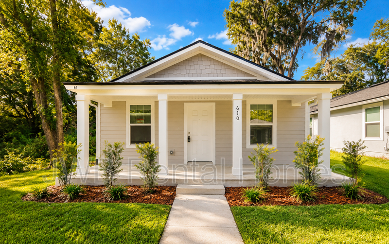 Jacksonville House: 610 30th St E