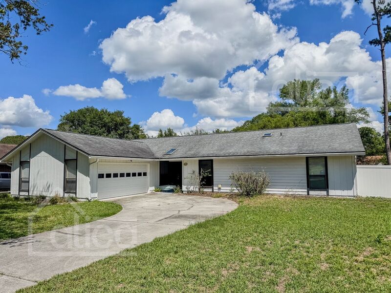 Orange Park House: 1959 Sussex Dr N