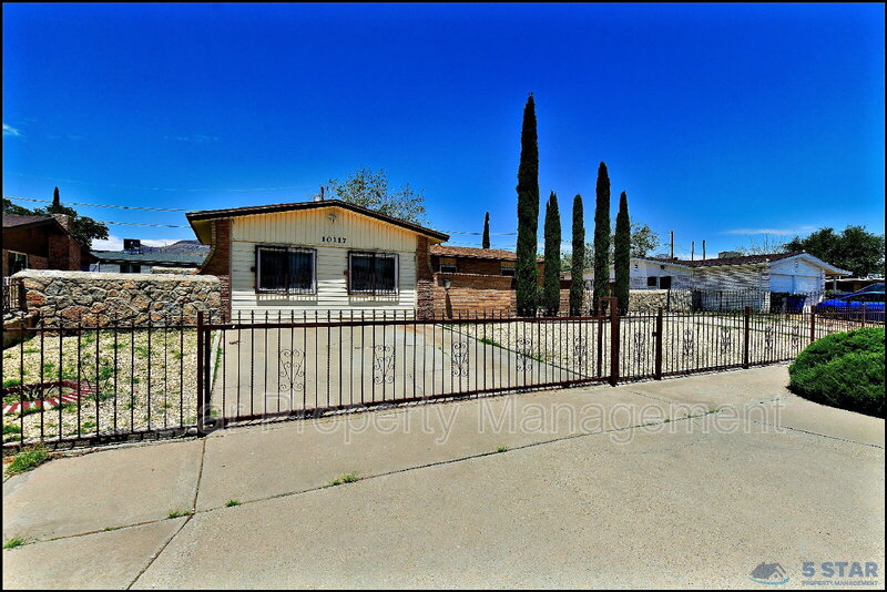 El Paso House: 10117 Mercedes St