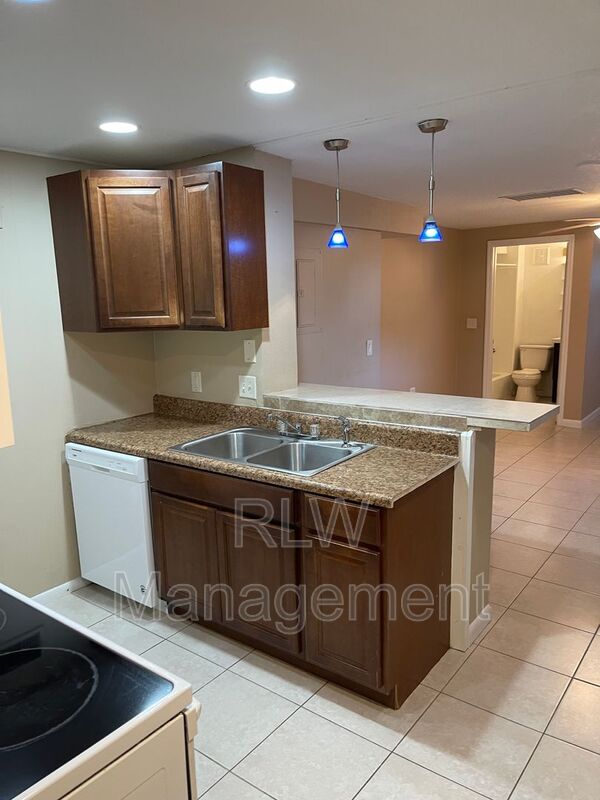 Eustis House: 206 Osceola Ave