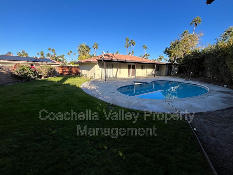Palm Springs House: 1545 S Inca Cir