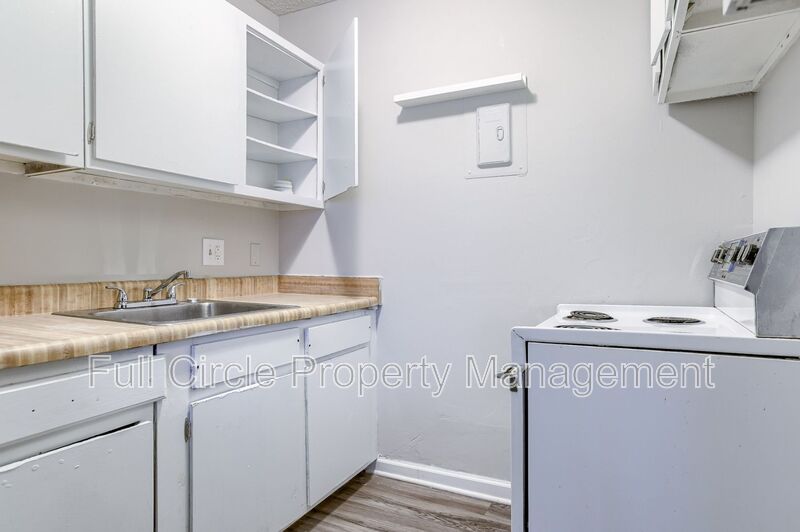 Lincoln House: 1218 E St