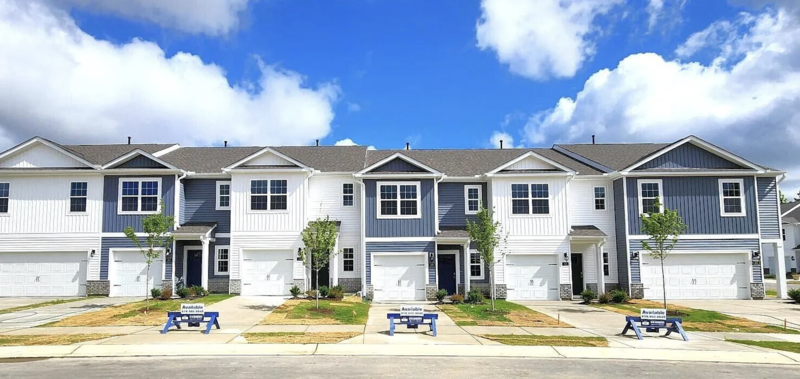 Angier Condo: 153 Leo St