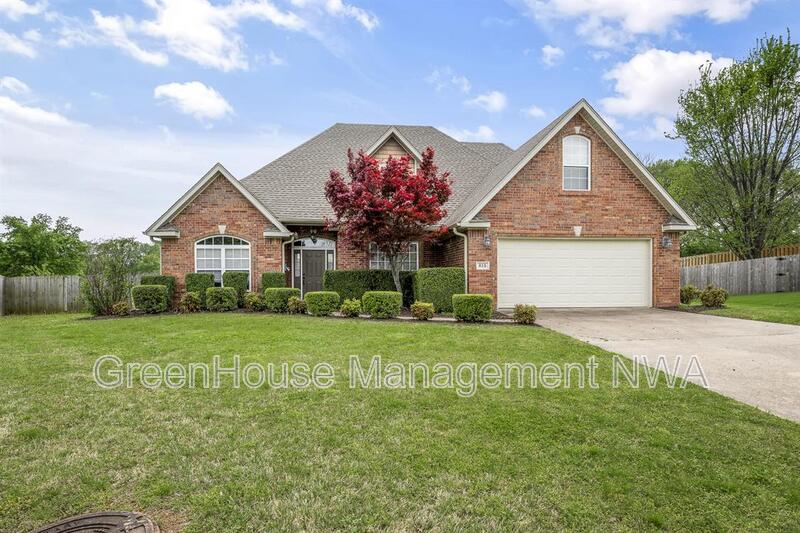 Rogers House: 815 S Brookside Ct