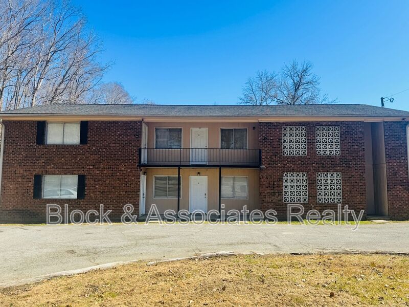 Archdale Condo: 3501 Glendale Rd