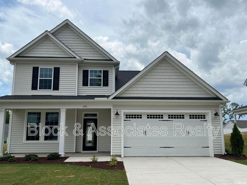 Clayton House: 248 Streamliner Blvd