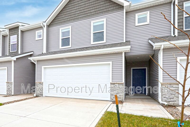 Ankeny House: 211 NE Whitetail Dr