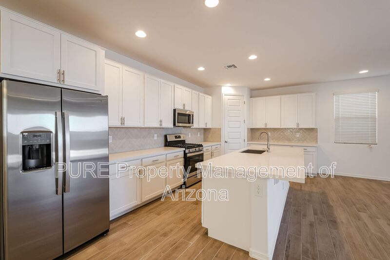 Avondale House: 10155 W Crittenden Ln