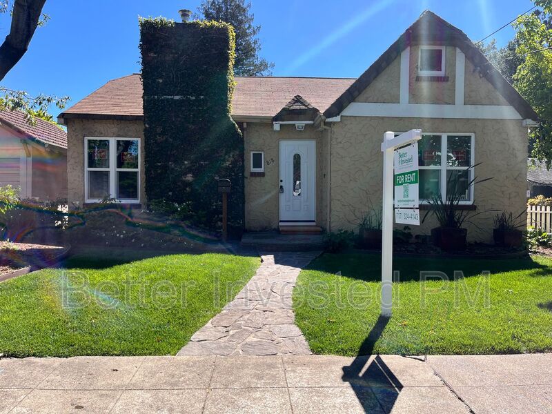 Santa Rosa House: 818 Nason St