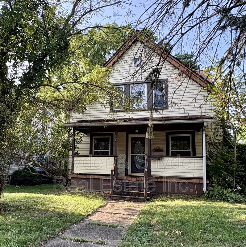 Cuyahoga Falls House: 605 Sackett Ave.
