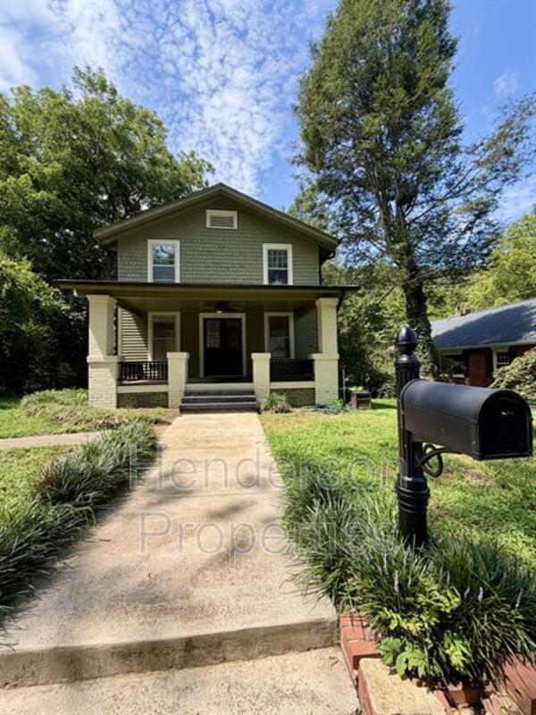 Statesville House: 319 N Mulberry Street