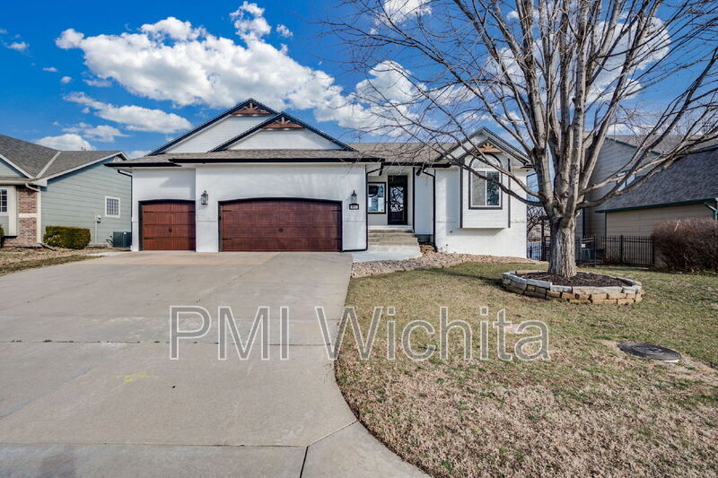 Derby House: 112 S Springwood Dr