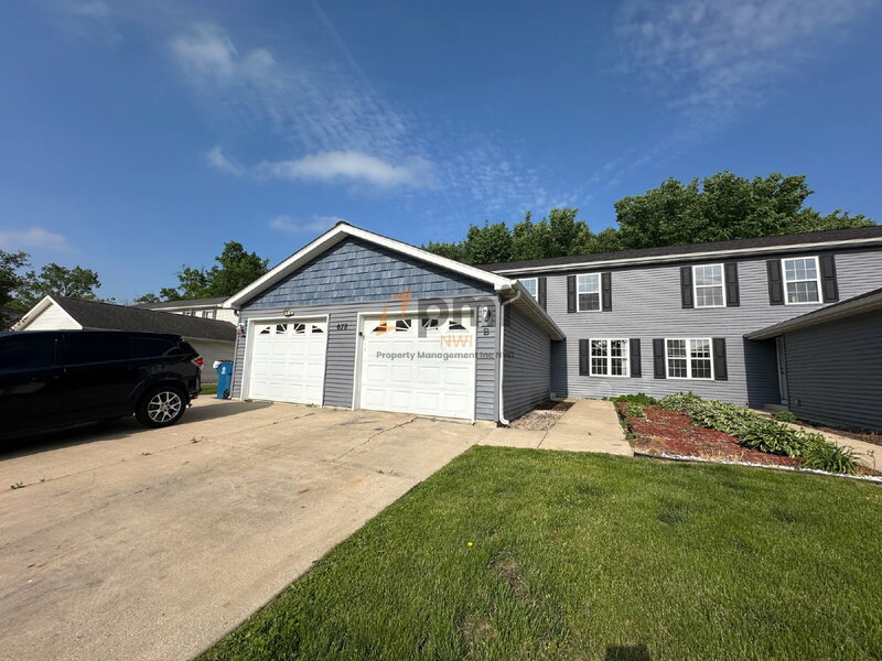 Valparaiso Townhome: 678 Dearborn Road