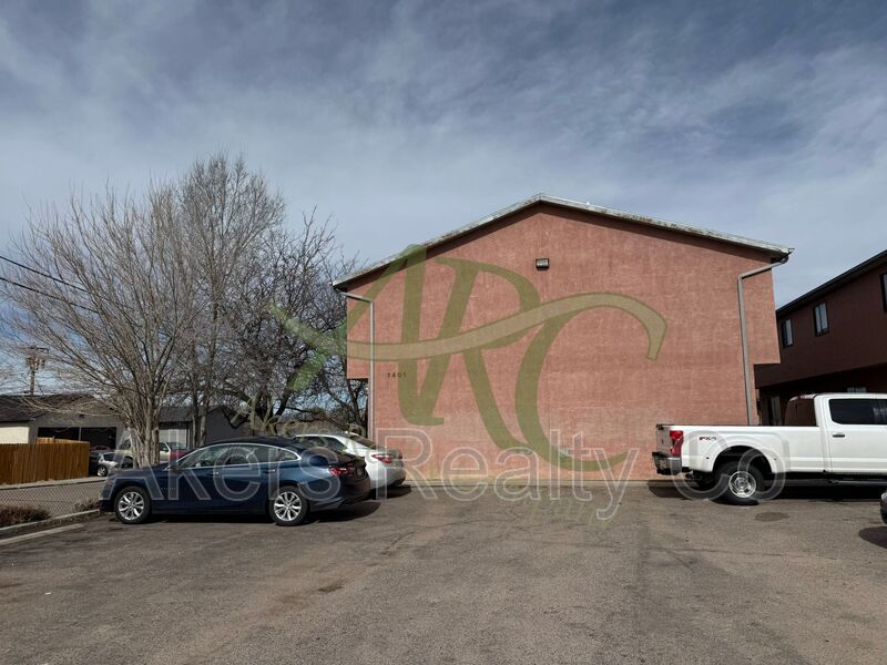 Pueblo House: 1401 E 19th St