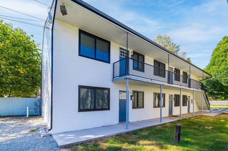 Columbus House: 1075 Oak Street