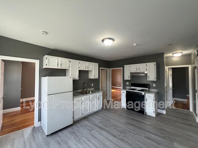 Woonsocket Condo: 156 Pleasant St