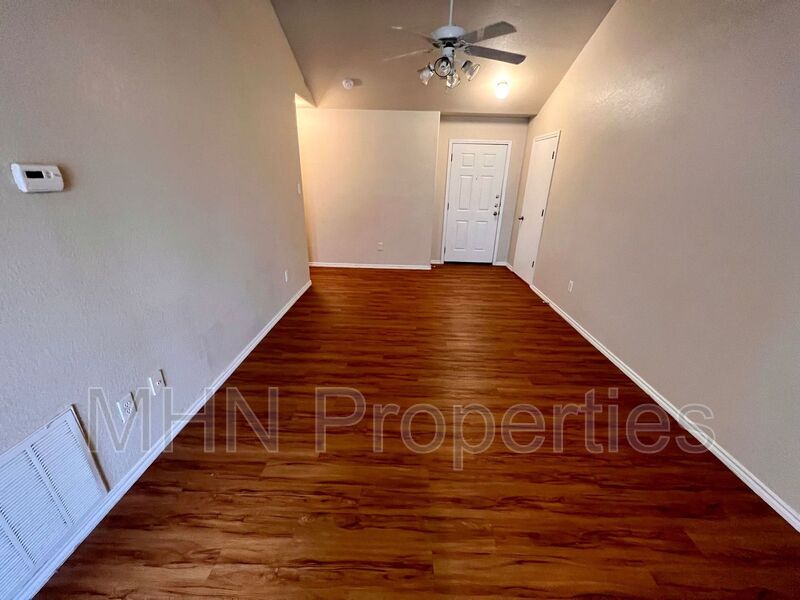ADORABLE Single story home, close to Hwy. 410 and 87, located in Lakeside! - Photo 5