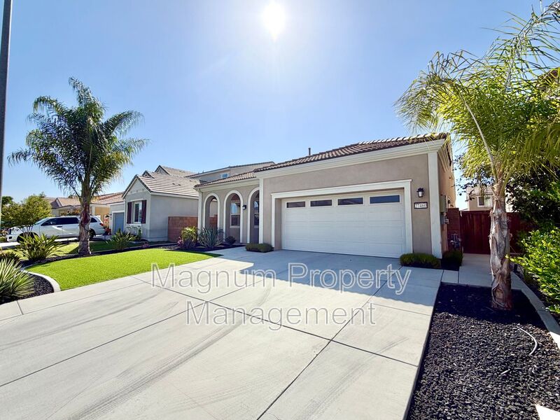 Menifee House: 27460 Big Bend Dr