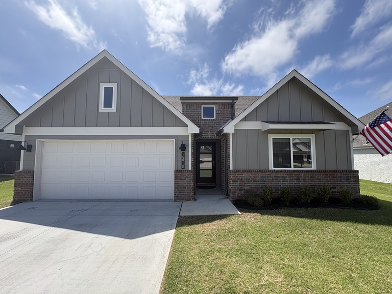 Owasso House: 15910 East 75th Street North