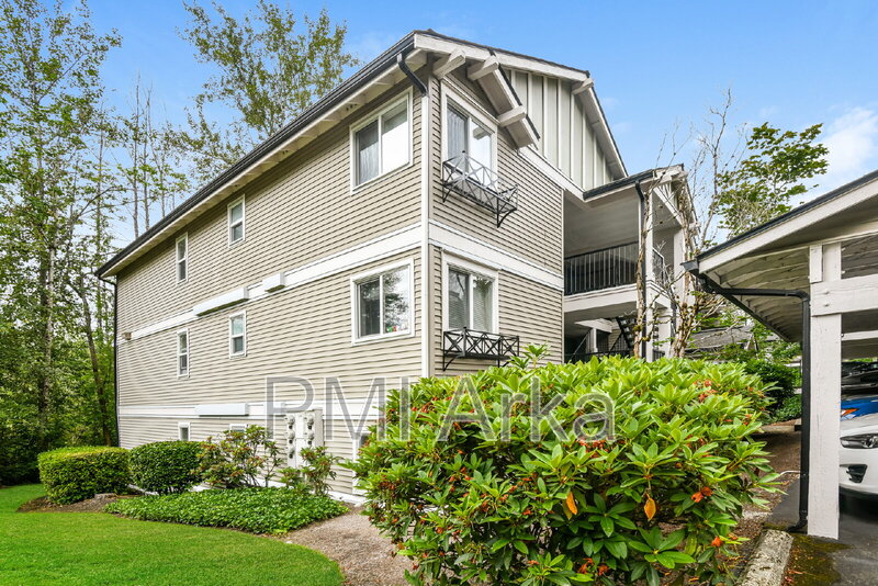 Kirkland Condo: 11309 NE 128th St