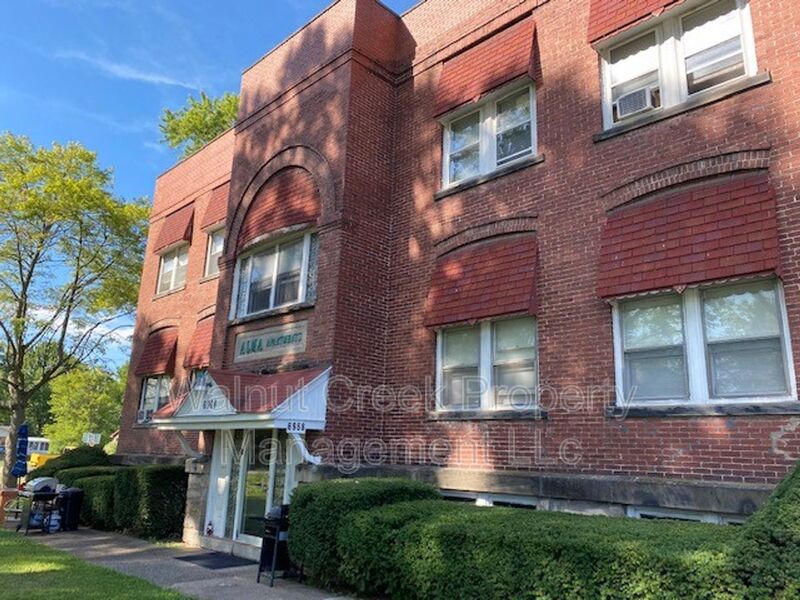 Elyria Condo: 6968 Lake Ave.