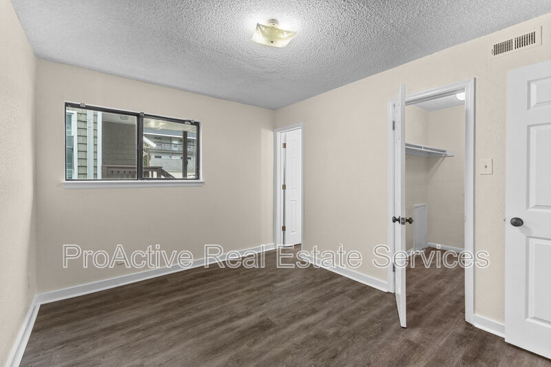 Norfolk Condo: 483 West Ocean View Avenue - B