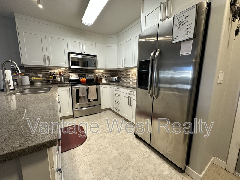 Kelowna Condo: 104-1950 Durnin Rd