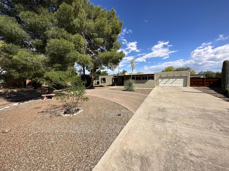 Tucson House: 7740 East Manor Place