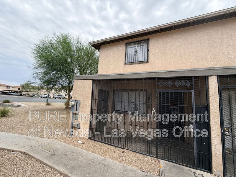 North Las Vegas Townhome: 3503 Rio Robles