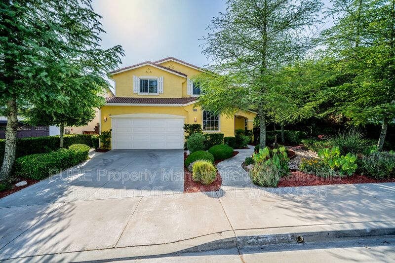 Murrieta House: 38669 Clearbrock Dr
