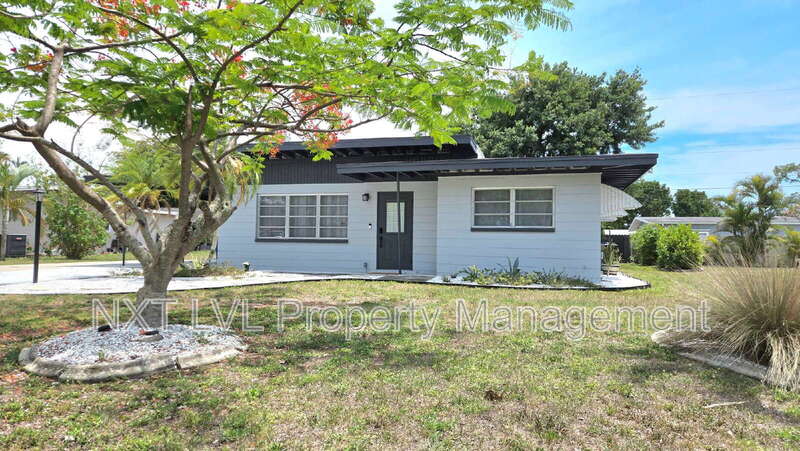 Fort Myers House: 2348 Burton Ave