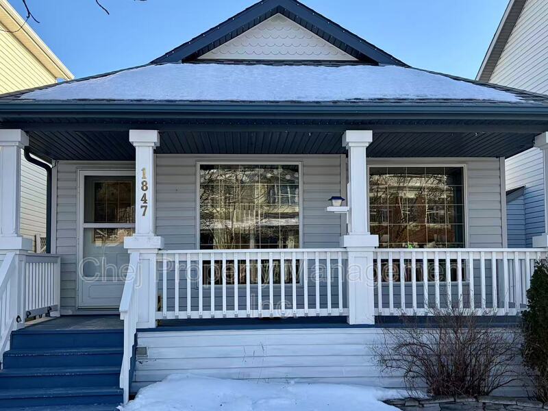 Edmonton House: 1874 Tomlinson Cres NW