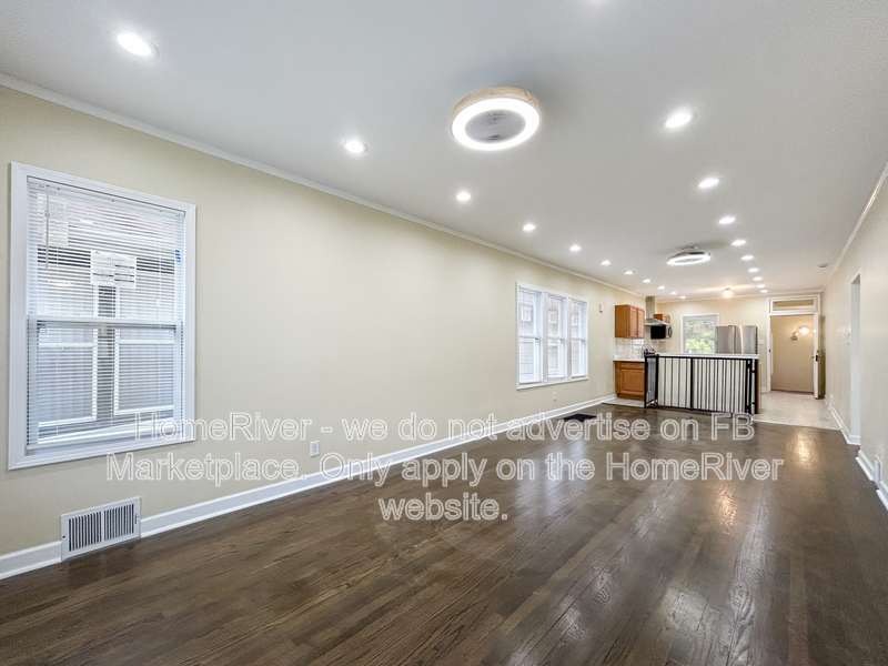 Chicago House: 10046 S Perry Ave