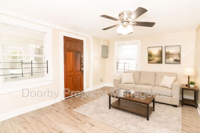 Rossville House: 1422 Wilson Rd