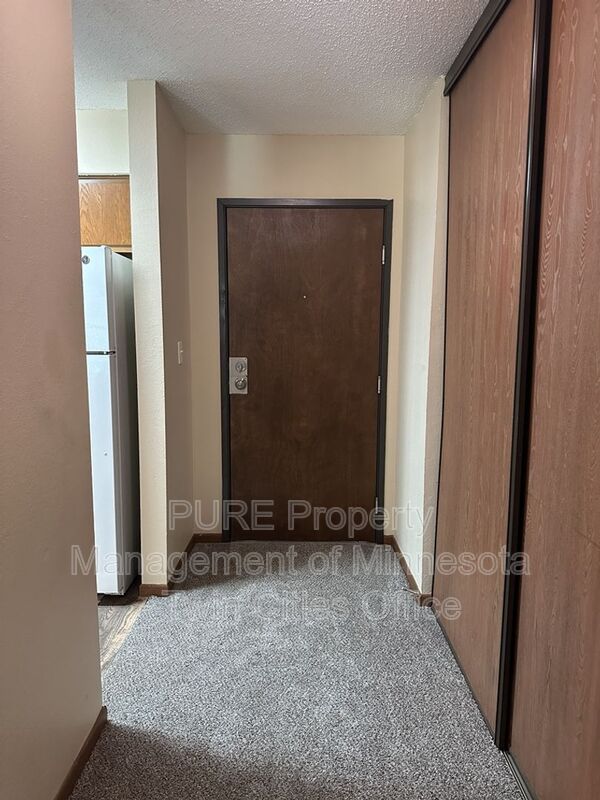 South St Paul Condo: 221 Grand Ave W