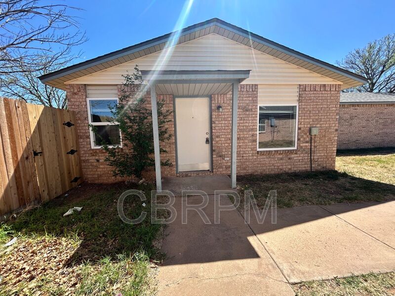 Lubbock House: 9603 Elmwood Avenue