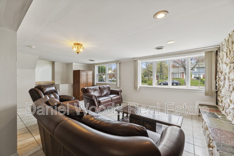 Upper Chichester House: 49 Story Road