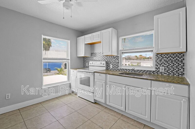 West Palm Beach Condo: 3721 Henry Ave