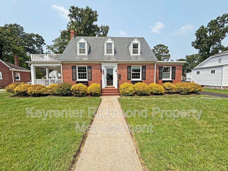 Sandston House: 9 Pickett Avenue