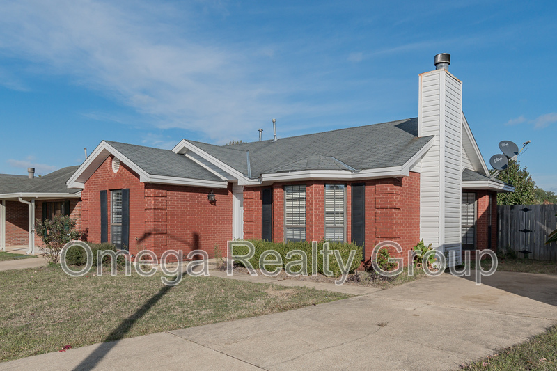Montgomery House: 140 Hambleton Rd