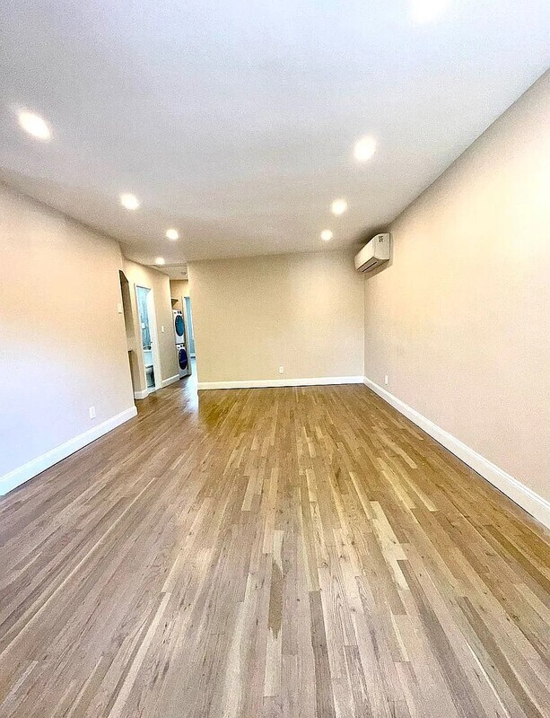 Astoria Condo: 20-47 48th St