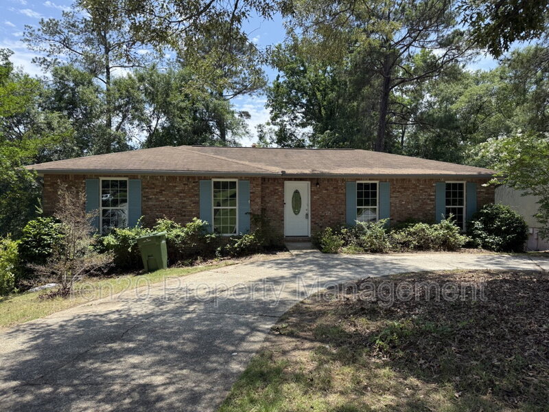 Columbus House: 6823 Live Oak Drive